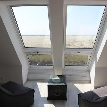 Strandhaus-waterfront Holiday home *